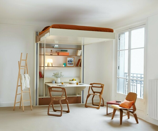 Le lit escamotable au plafond permet de lib&eacute;rer un vaste espace de vie pendant la journ&eacute;e - doc Espace Loggia