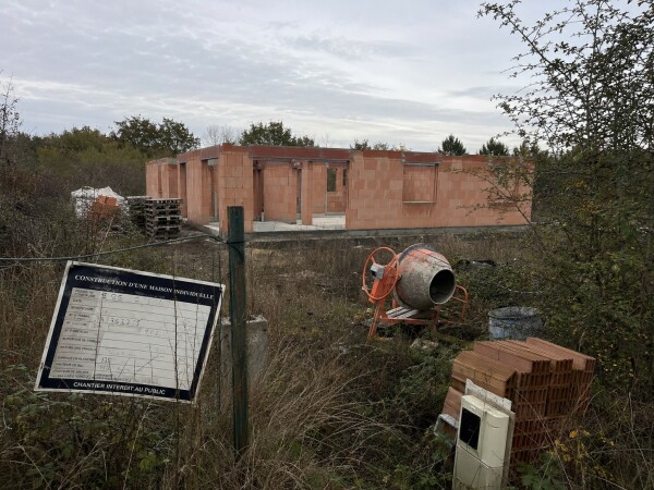 Quoi de pire qu'un abandon de chantier... cl. N.C.