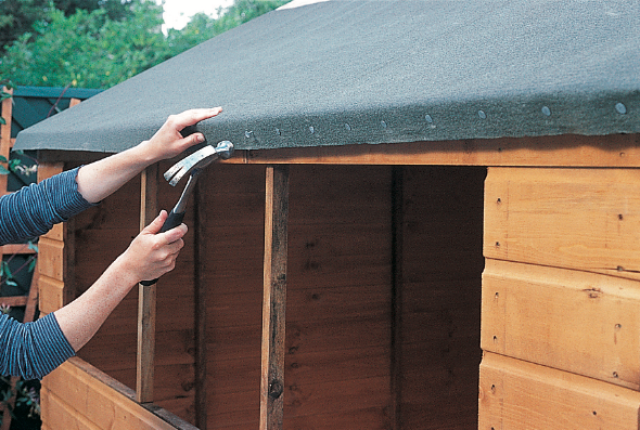 Refaire la toiture de sa cabane de jardin