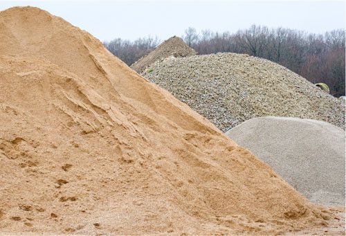 Des agrégats, comme le sable et les graviers, entrent dans la composition du béton - doc. Bournand