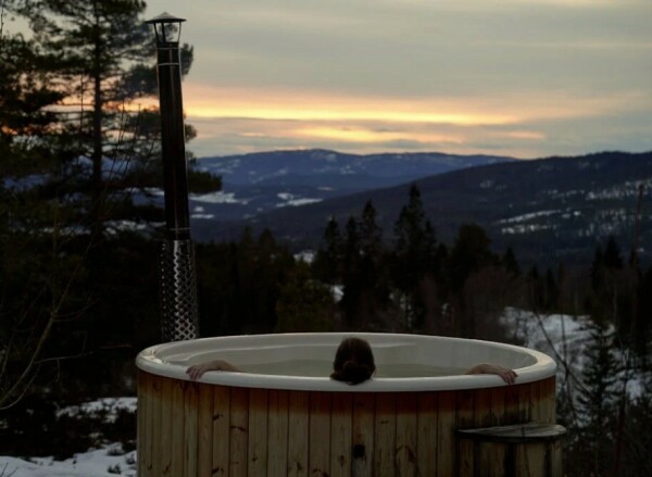 &copy; Barnabas Davoti - Pexels