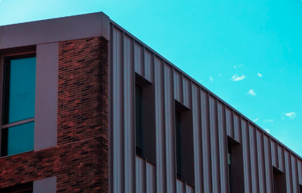 T&ocirc;les de bardage : la solution rapide et design pour transformer votre fa&ccedil;ade sans gros travaux