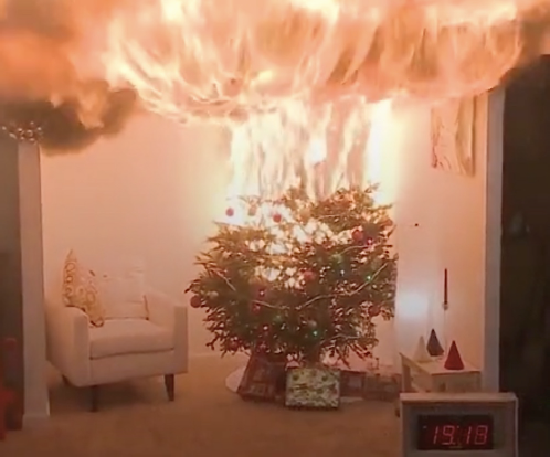 En 30 secondes, l'incendi d'un sapin de Noël gagne tout le salon - doc. Eielectronics / London Fire Brigade