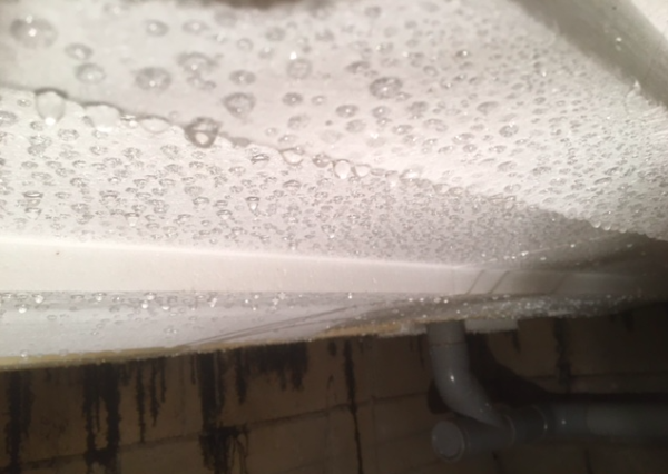 Condensation dans une vide sanitaire
