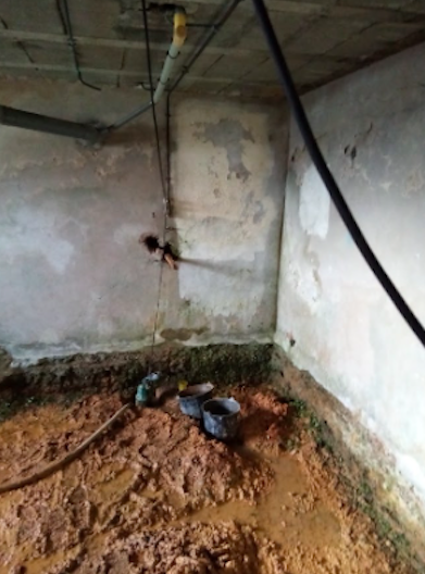 Un cuvelage total &eacute;viterait les remont&eacute;es d'eau qui envahissent cette cave - doc. internaute