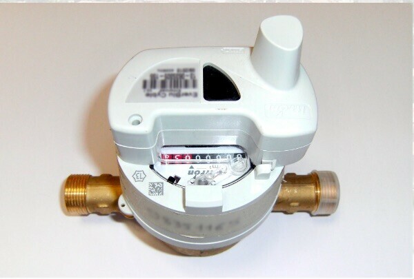 Compteur d'eau &eacute;quip&eacute; d'une t&ecirc;te de t&eacute;l&eacute;rel&egrave;ve - doc. N.C.