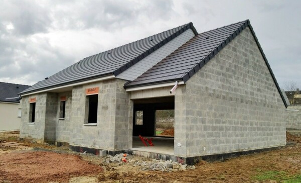 Le construction de votre maison peut être confiée à un constructeur de maisons individuelles (Cmiste) - doc. constructeursregionaux.com