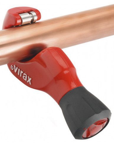 Le coupe-tube est l'un des outils les plus utilisés par le plombier - doc. Virax