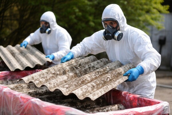 D&eacute;pose et stockage de plaques de fibrociment amiant&eacute;es par des intervenants sp&eacute;cialis&eacute;s et certifi&eacute;s - cl. N.C.