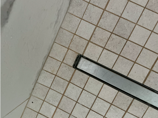 Les douches &agrave; l'italienne sont souvent sujettes &agrave; des probl&egrave;mes d'&eacute;tanch&eacute;it&eacute; - doc. internaute