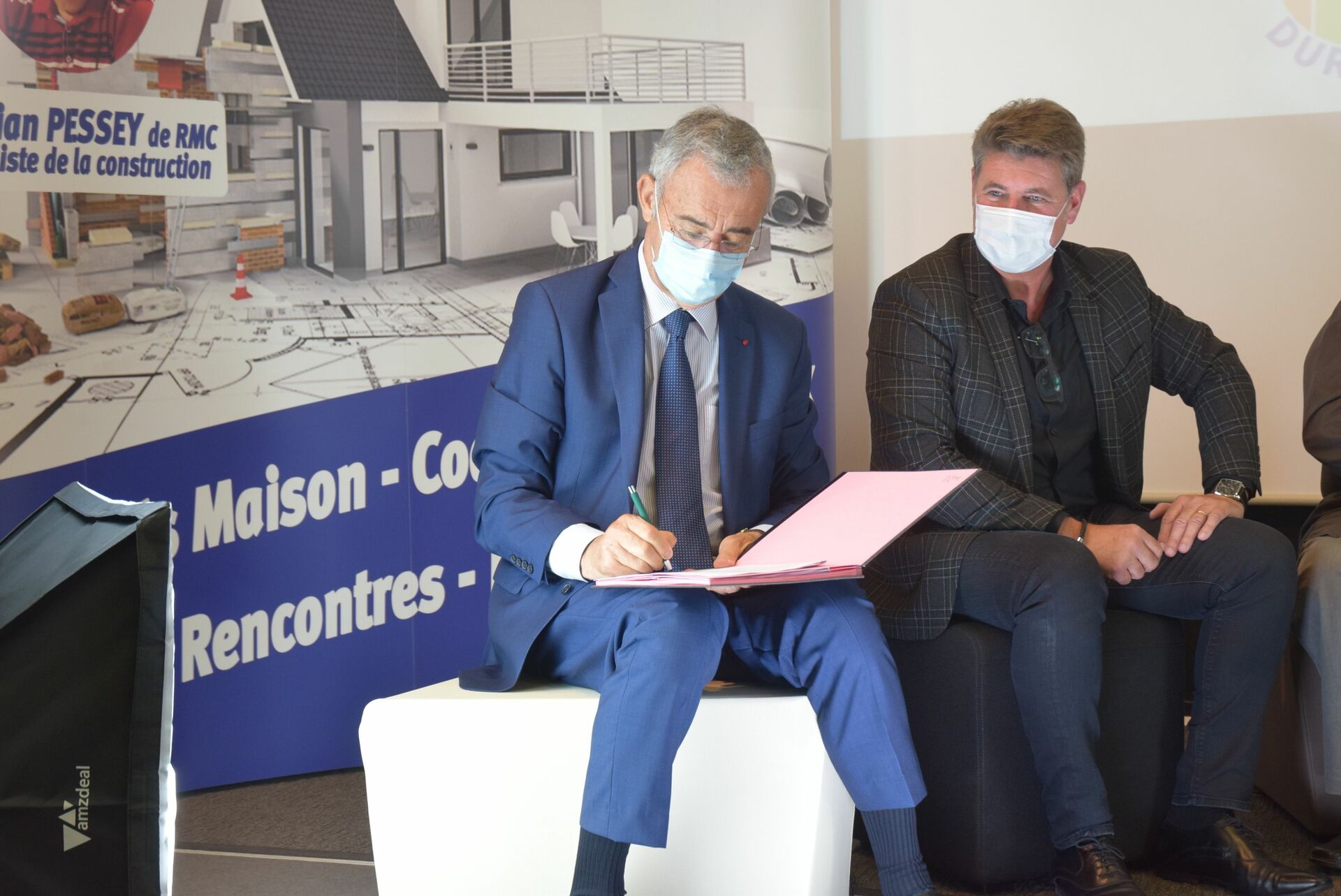 Philippe PELLETIER signant la charte GREEN DEAL