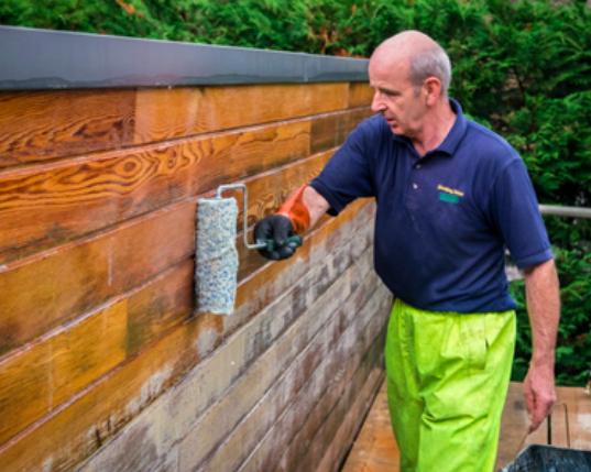 L'entretien des bois ext&eacute;rieurs est une priorit&eacute; au printemps - doc. Owatrol / Durieu