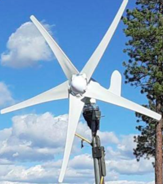 Une éolienne domestique de ce type affiche une puissance de 500 W en 12 V - doc Vivor / Leroy Merlin