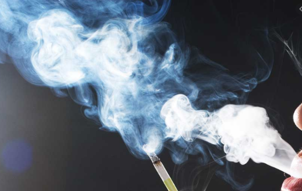 La fumée de cigarette, de cigare ou de tabac à pipe peut s'incruster profondément dans les murs. Difficile, ensuite de s'en débarrasser, mais des solutions existent – doc. experts-environnement.fr