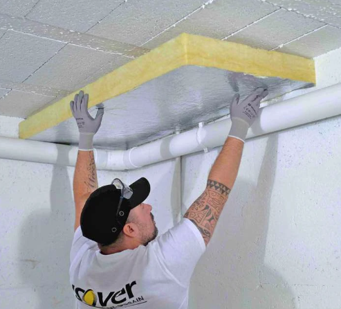 L'isolation du plafond d'une sous-sol garantit confort et économie d'énergie ) doc. Isover / Panodal