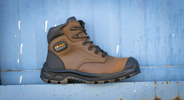 Chaussures de sécurité : pour travailler comme un pro chez soi