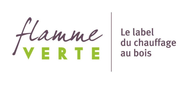 Le label Flamme Verte garantit des appareils à haut rendement, peu polluants, garantissant de se chauffer au bois à long terme.