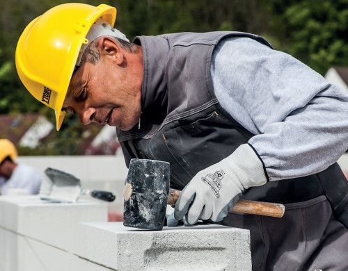 Les blocs de béton cellulaires s'assemblent avec précision - doc. Ytong