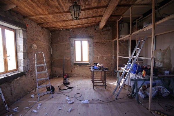 L'isolation d'une maison à murs en pisé demande beaucoup d'attention.