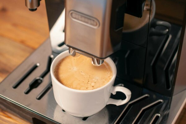 Machines à café Delonghi Dinamica : votre guide complet