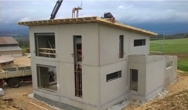 Bien construites, les maisons en murs béton préfabriqué sont peu sujettes aux remontés capillaires - doc Préfa Béton
