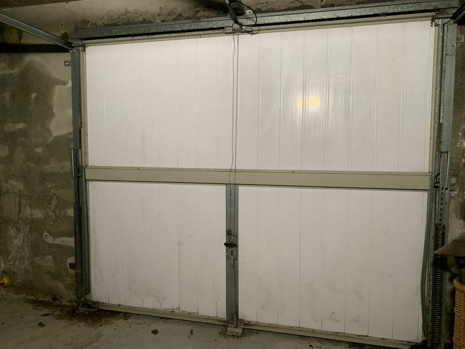 Isolation et porte de garage basculante