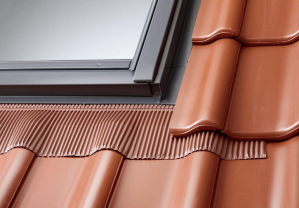 La pose correcte d'une fenêtre de toit VELUX® doit être esthétique et techniquement parfaite - doc. VELUX®