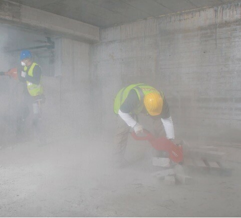 La poussière de ciment peut, sans précautions, constituer un risque sanitaire important - doc. Hilti