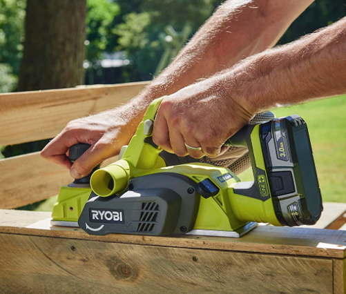 ▷ outils électriques de bois utilisés dans le travail du bois