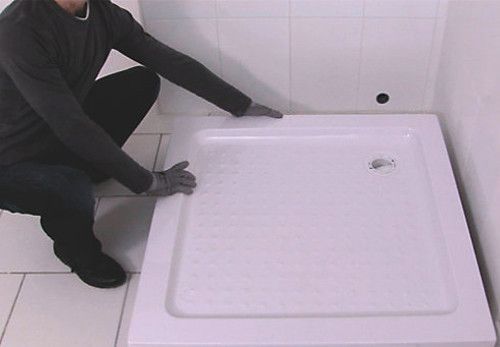 La pose d'un receveur de douche classique prévient des risques de manque d'étanchéité de la douche - doc. Castorama