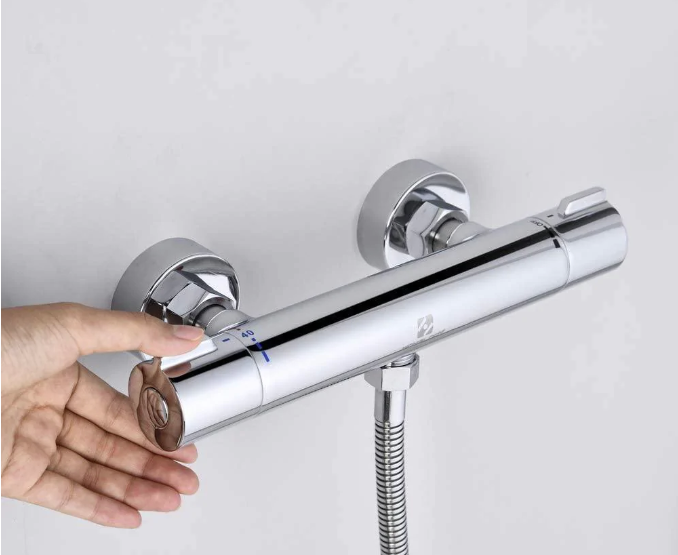 Le robinet mitigeur thermostatique de douche et de baignoire
