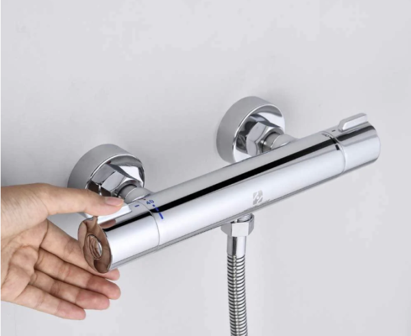 Le mitigeur thermostatique de baignoire et de douche garantit confort et sécurité et permet des économies d'eau