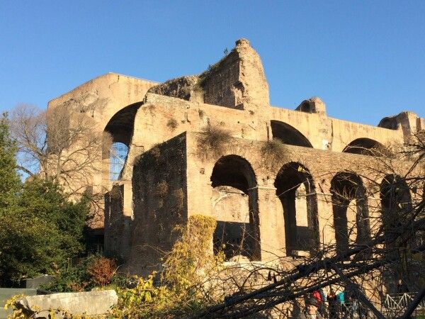 Les constructions romaines ont fait largement appel au mortier et au béton de chaux qui ont fait la démonstration de leur durabilité - cl. C.P.