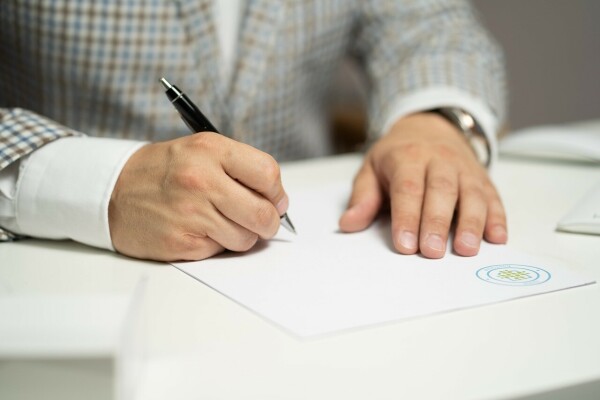 Ne signez jamais un devis sous la pression pour éviter une arnaque à l'isolation - doc. Pixabay/Max