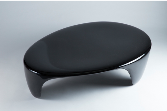 Table basse Onishi (1200 x 865 x 285 mm) Urushi (laque japonaise) - doc. Franck Genser