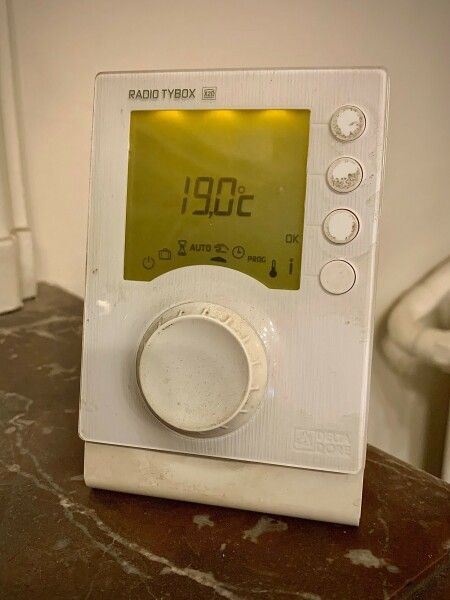 Ce thermostat déporté permet de régler des appareils de chauffage de façon très précise - cl.C.P.