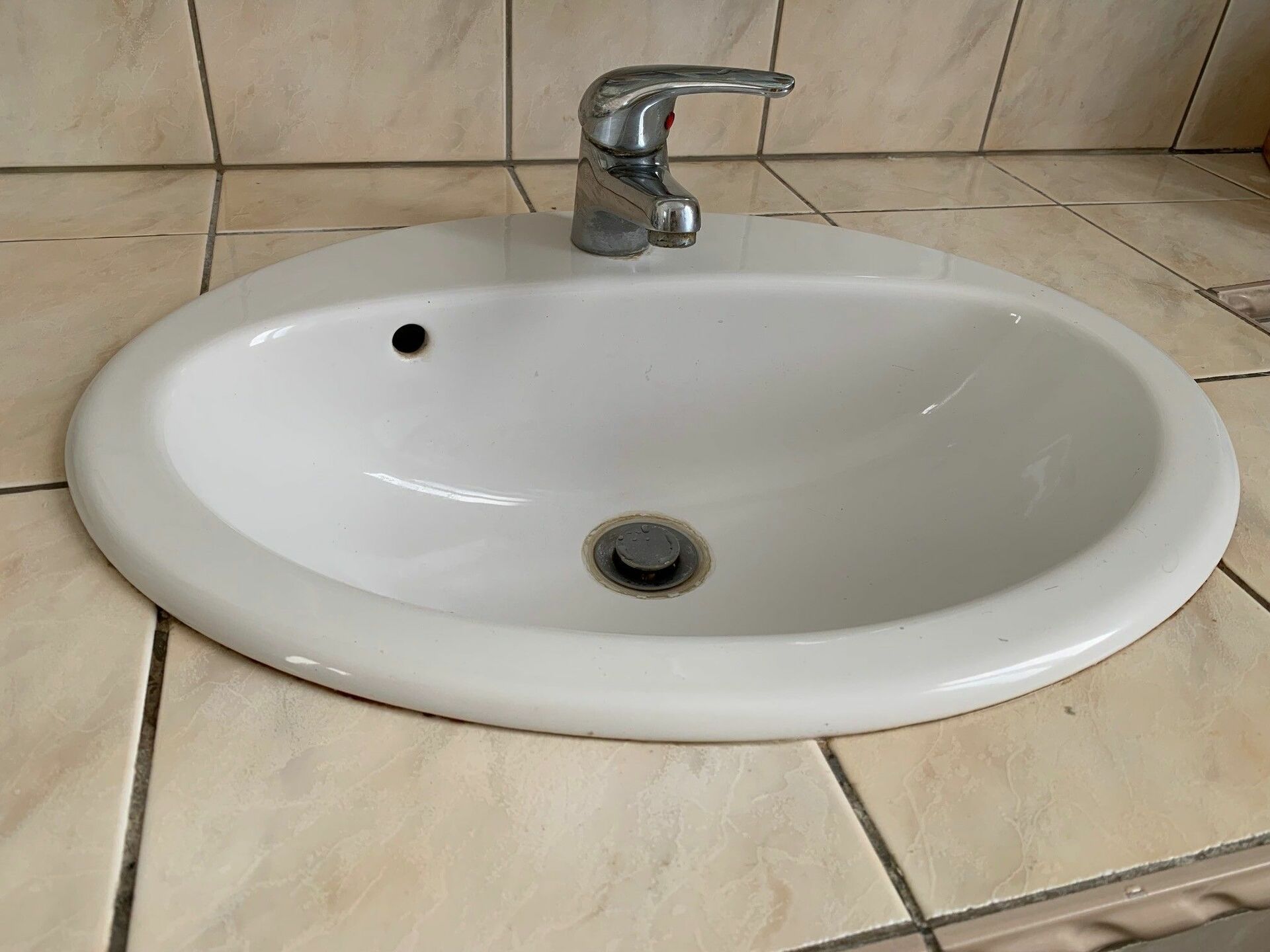 Installer un lavabo dans votre salle de bain : Guide pratique.