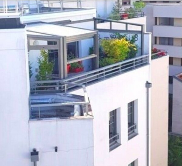 L'installation d'un abri ou d'une véranda sur un balcon ou une terrasse doit se faire dans les règles – doc. Verandair