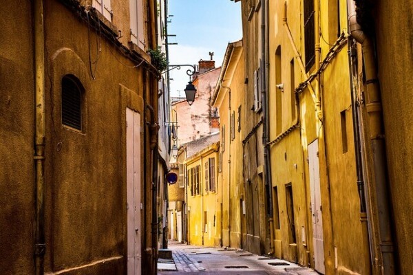Les vieilles maisons des centres anciens sont souvent instables car mal entretenues - doc  RD Law/Pixabay
