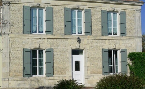 Les volets en composite sont à la fois esthétiques, isolants et rigides - doc. Le Roi de la Fenêtre